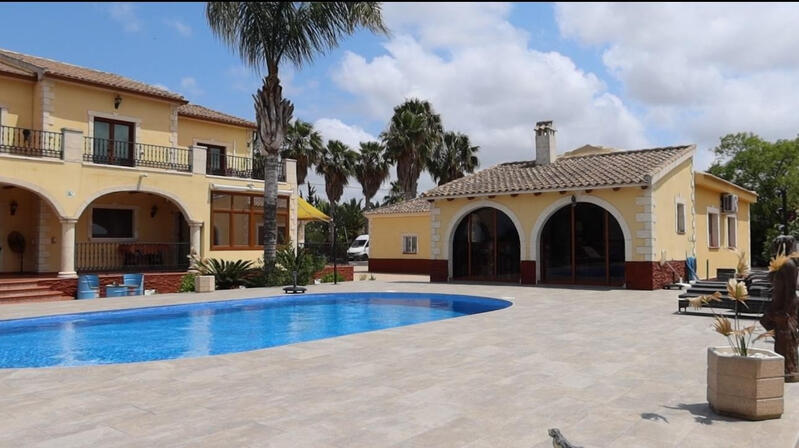 5 bedroom Country House for sale