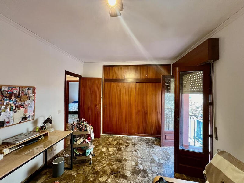 4 bedroom Apartment for sale