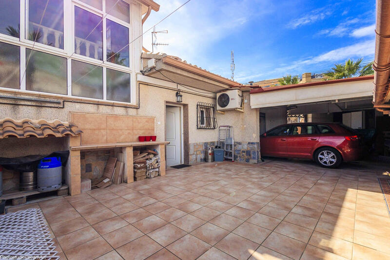 5 bedroom Villa for sale