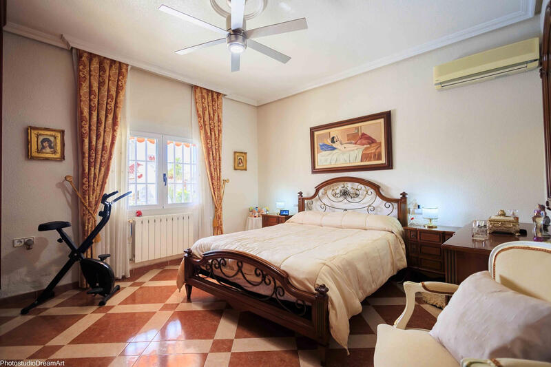 5 bedroom Villa for sale