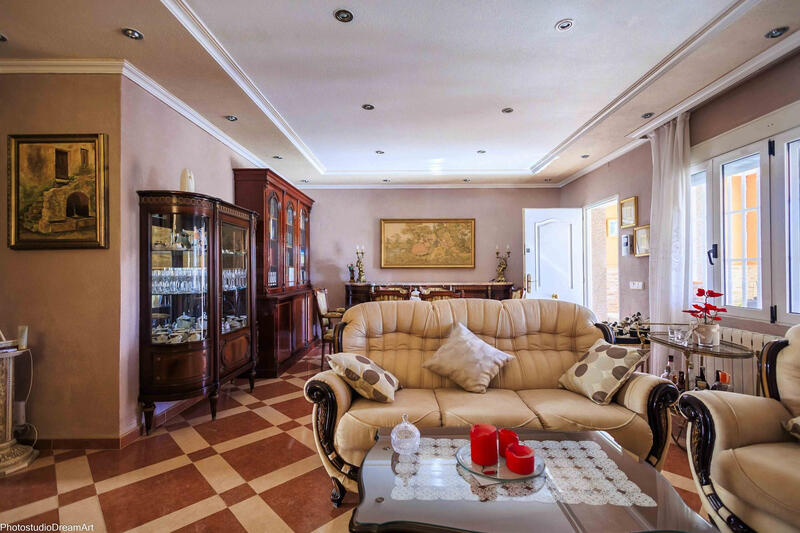 5 bedroom Villa for sale