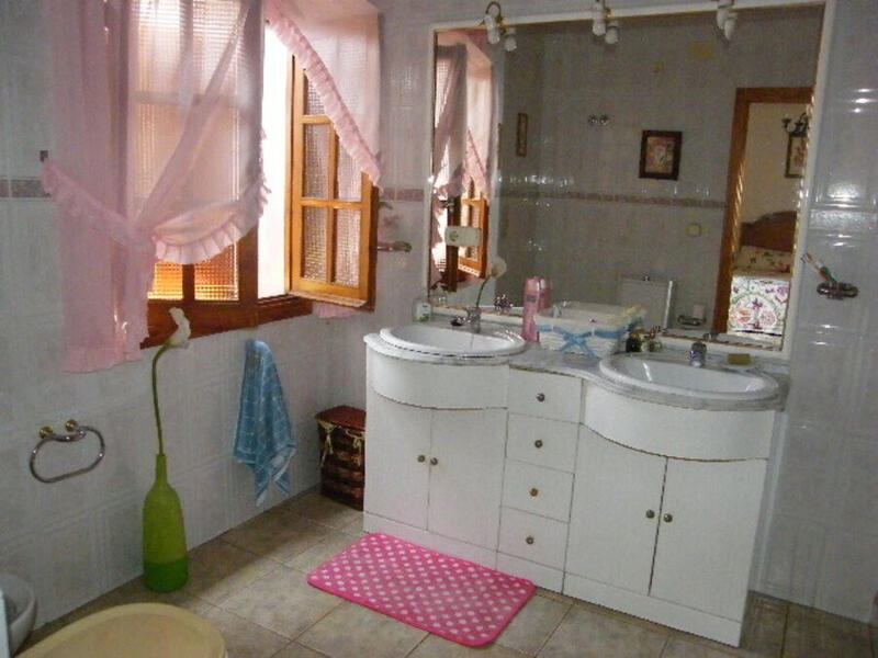 4 slaapkamer Landhuis Te koop