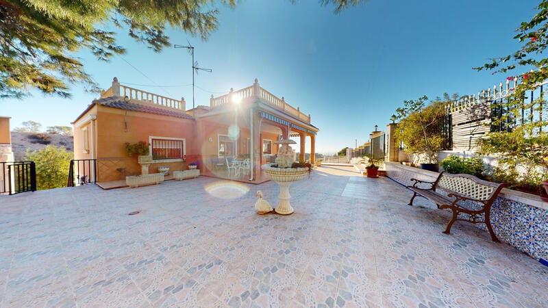 Villa à vendre dans Torrevieja, Alicante
