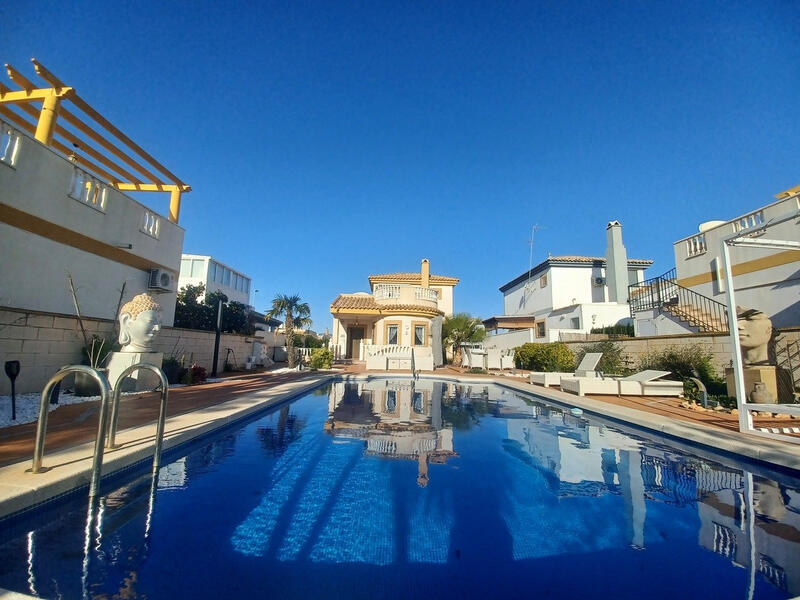3 Cuarto Villa en venta