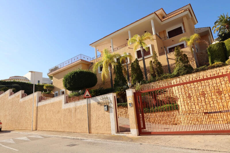 Villa til salg i Altea, Alicante