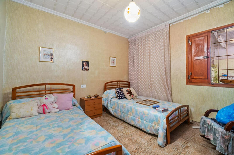 4 спальная комната Деревенский Дом продается