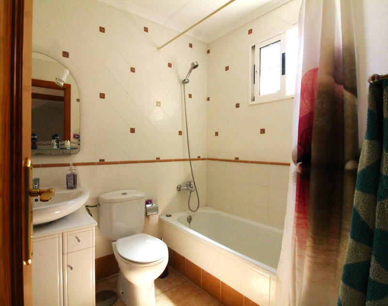 3 slaapkamer Gezinswoning Te koop