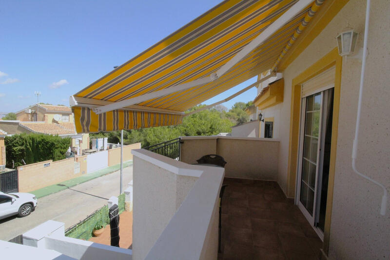 3 slaapkamer Gezinswoning Te koop