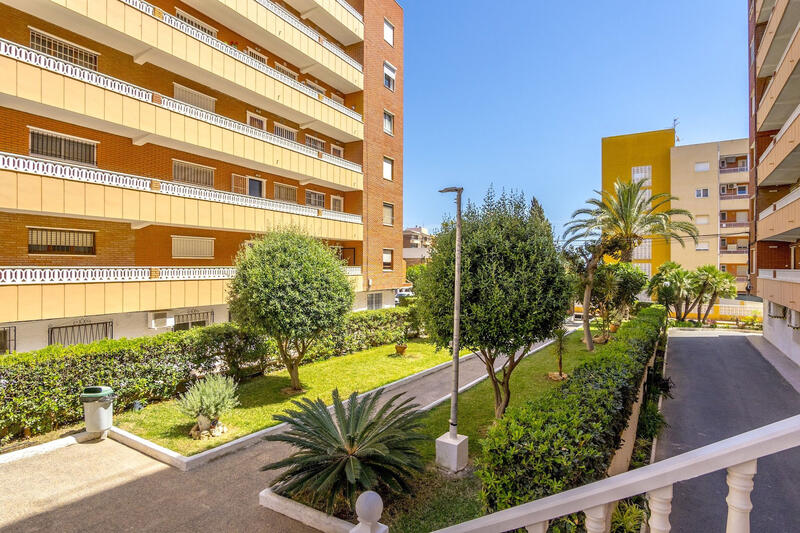 квартира продается в Torrevieja, Alicante