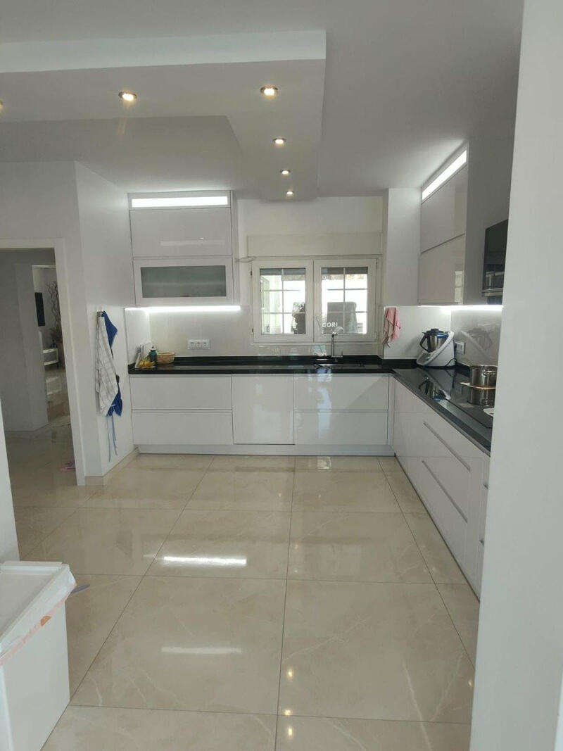 4 Cuarto Villa en venta