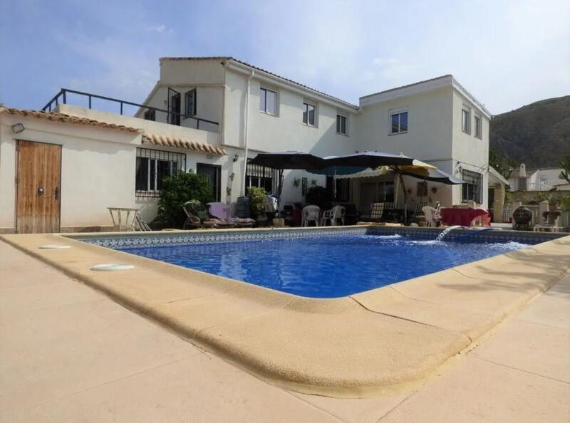 Villa Te koop in Torrevieja, Alicante