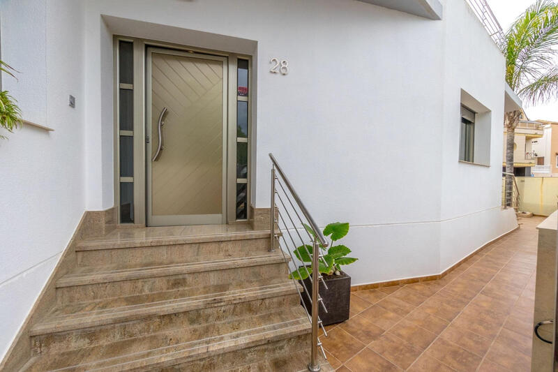 4 Cuarto Villa en venta