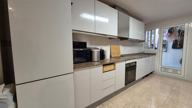 3 bedroom Apartment for sale