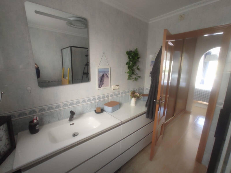 3 slaapkamer Gezinswoning Te koop