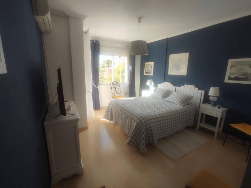 3 slaapkamer Gezinswoning Te koop