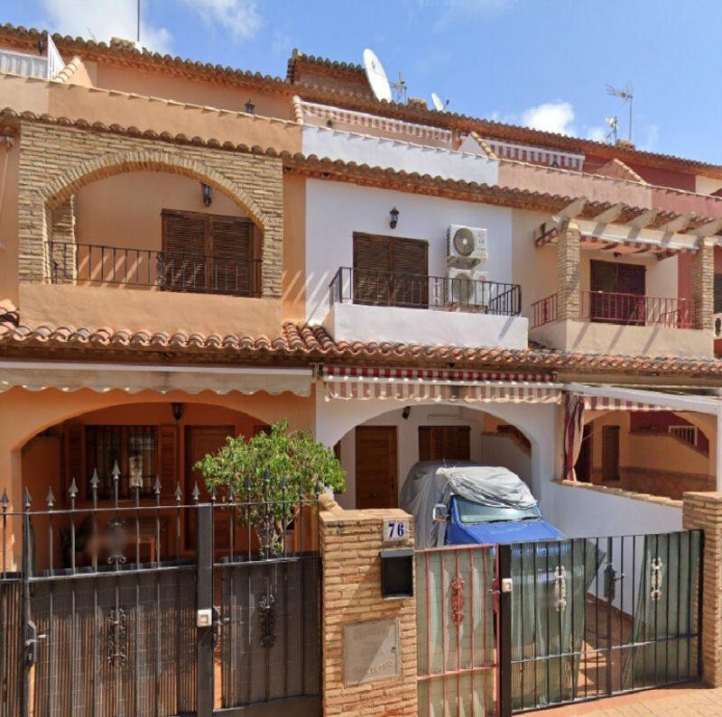 4 bedroom Townhouse for sale