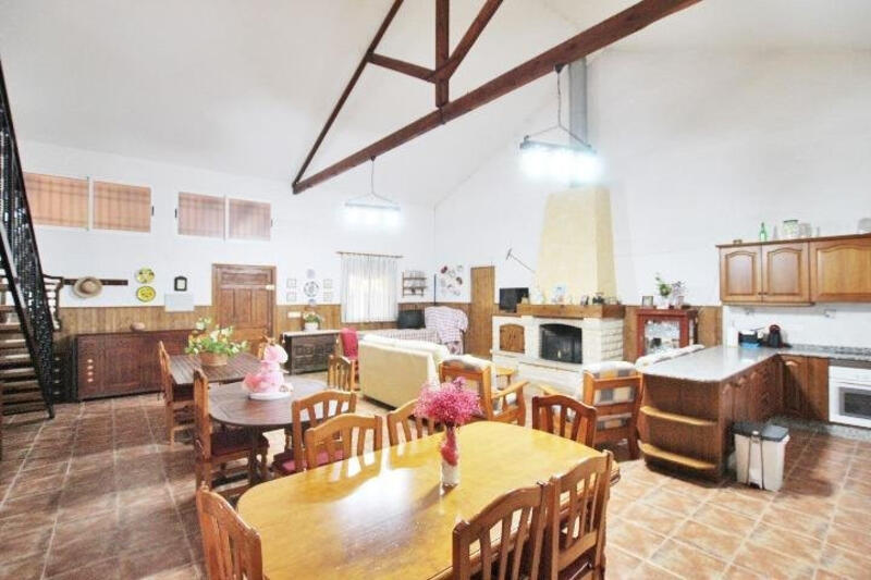 5 bedroom Country House for sale