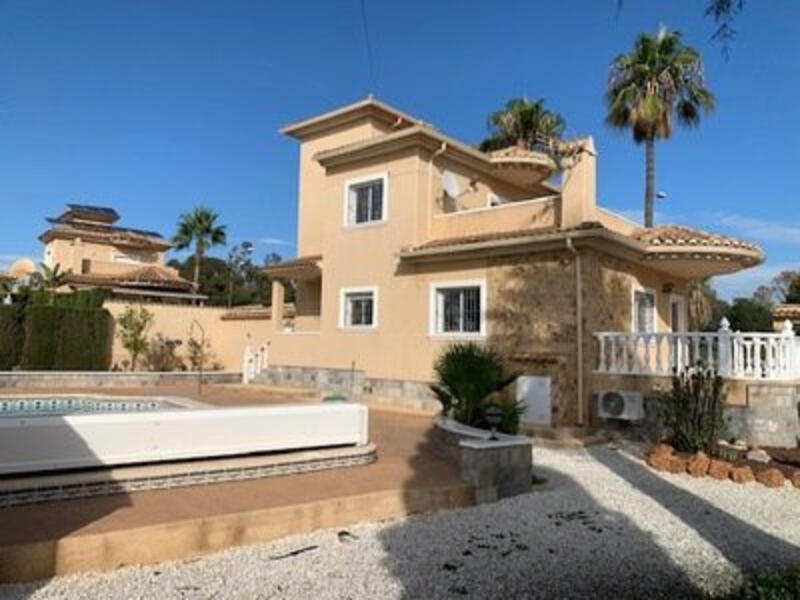 4 Cuarto Villa en venta