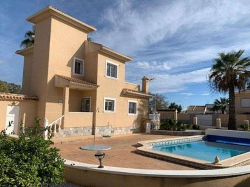 4 Cuarto Villa en venta
