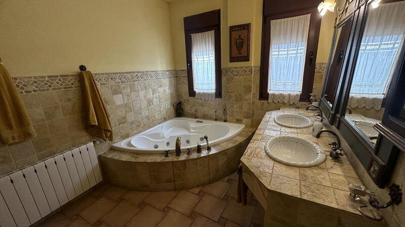 4 bedroom Villa for sale