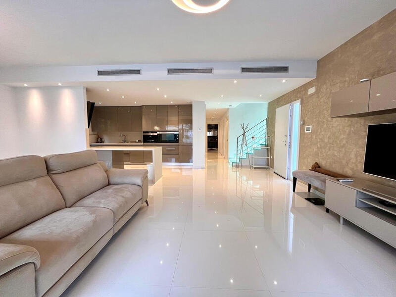 4 bedroom Villa for sale