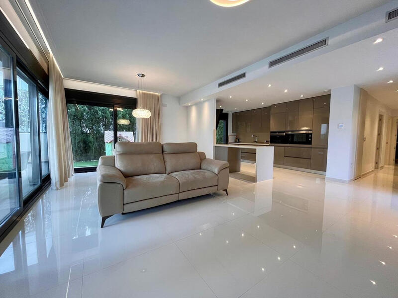4 bedroom Villa for sale
