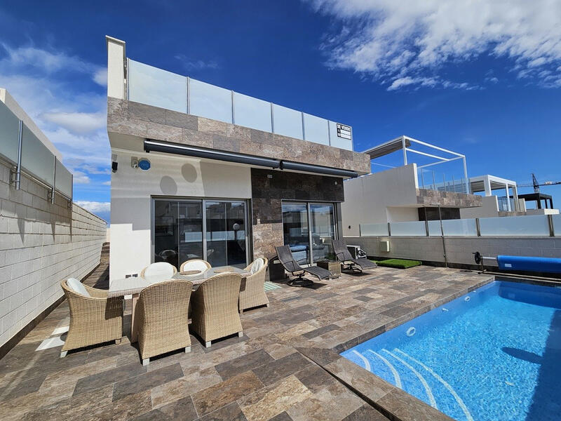 Villa til salgs i Villamartin, Alicante