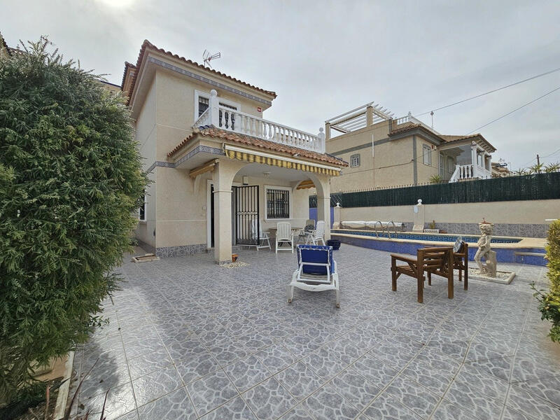 Villa till salu i Villamartin, Alicante