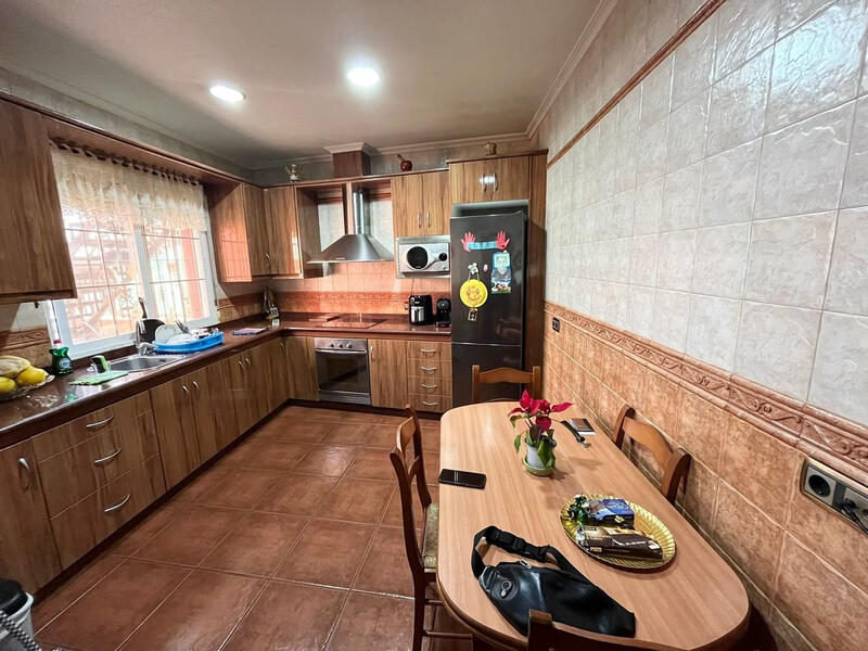 3 bedroom Townhouse for sale