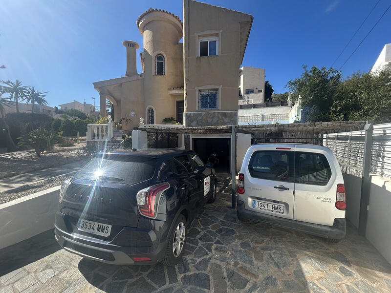 4 bedroom Villa for sale
