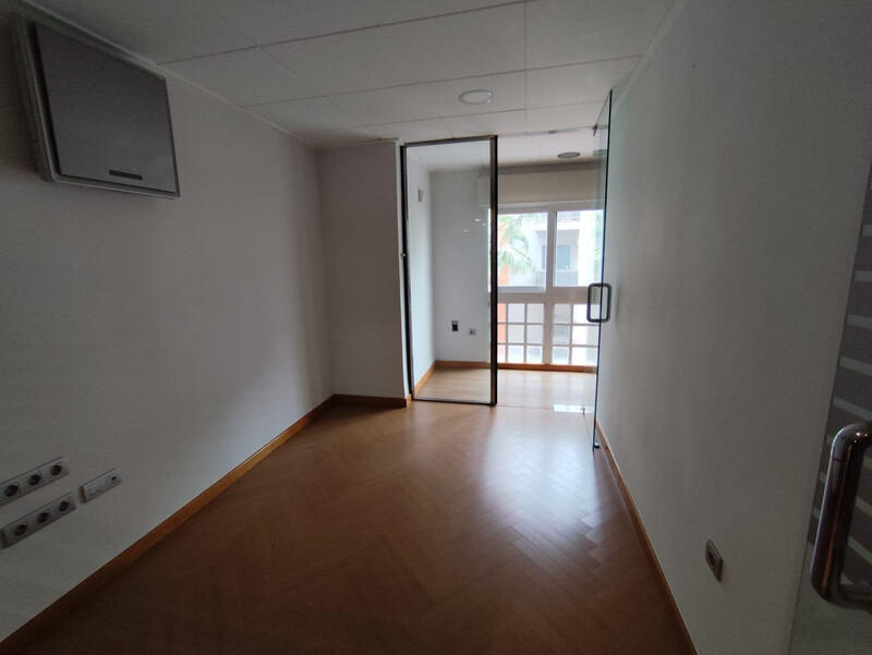 7 bedroom Apartment for sale