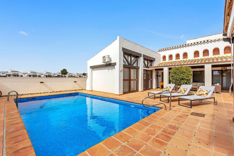 5 bedroom Villa for sale