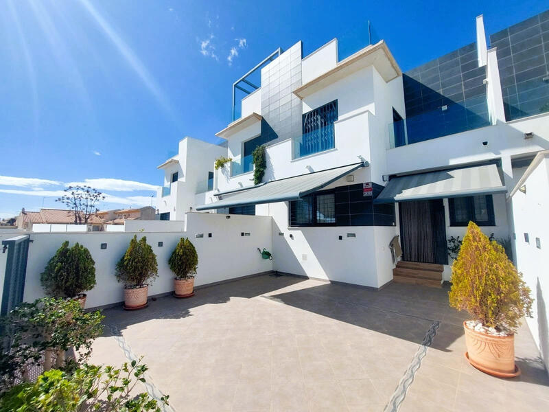 Rekkehus til salgs i Pilar de la Horadada, Alicante
