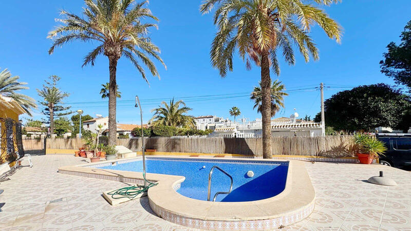 4 Cuarto Villa en venta