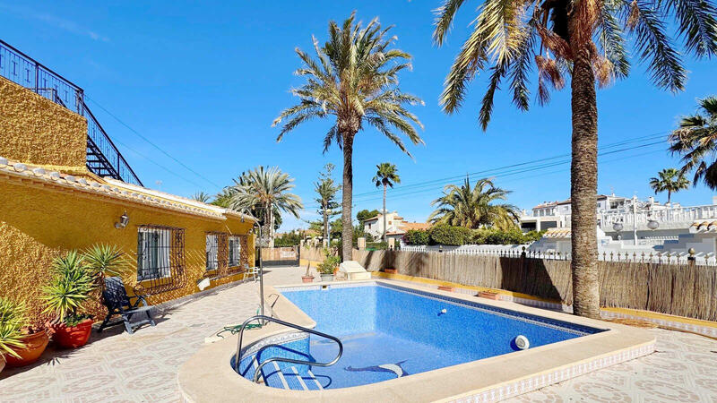 4 Cuarto Villa en venta