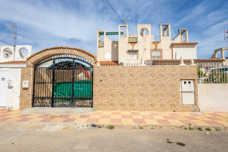Villa til salg i Torrevieja, Alicante