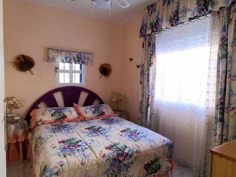 2 bedroom Townhouse for sale
