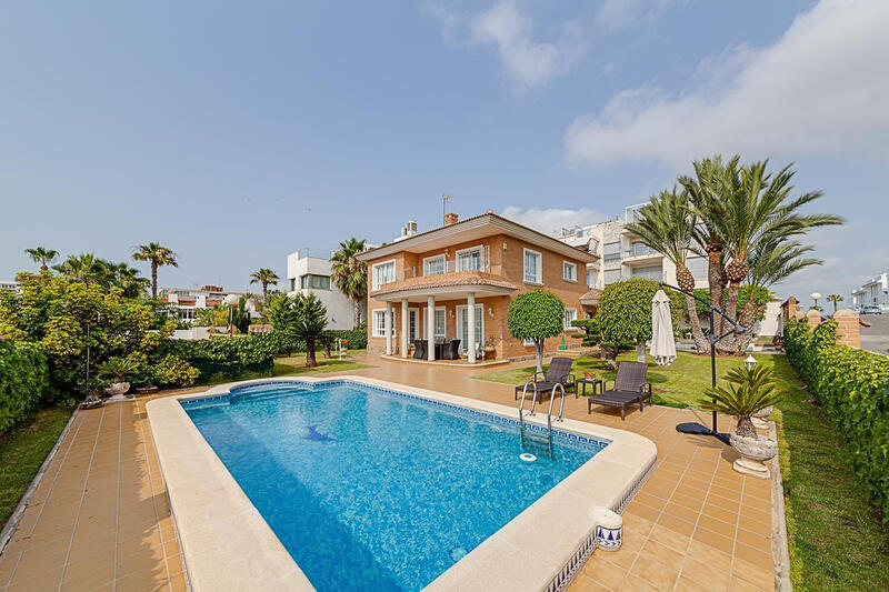 Villa til salg i Torrevieja, Alicante