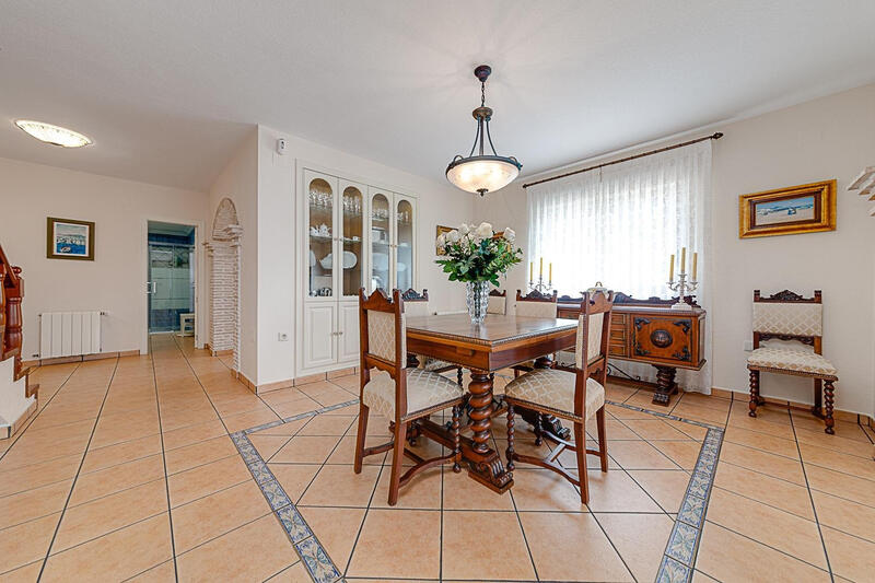 5 bedroom Villa for sale