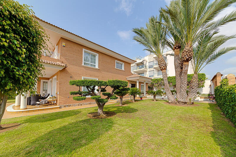 5 bedroom Villa for sale