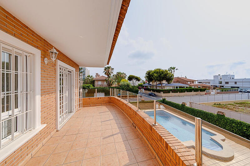 5 bedroom Villa for sale