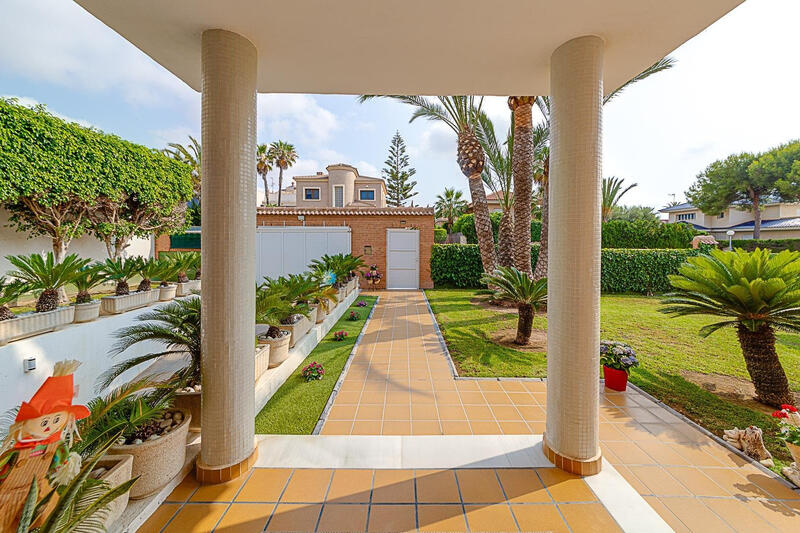 5 bedroom Villa for sale