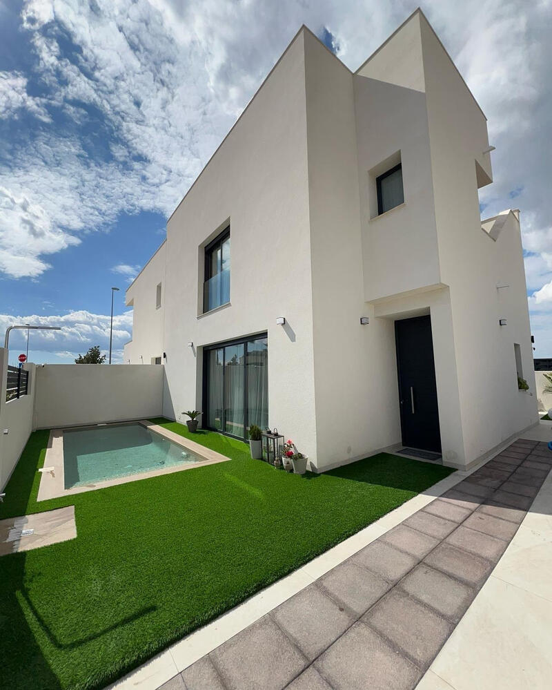 Villa for sale in Benijófar, Alicante