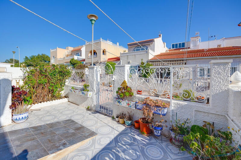 Villa til salgs i Torrevieja, Alicante