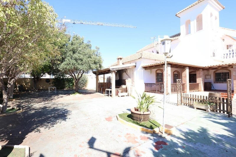 4 bedroom Villa for sale