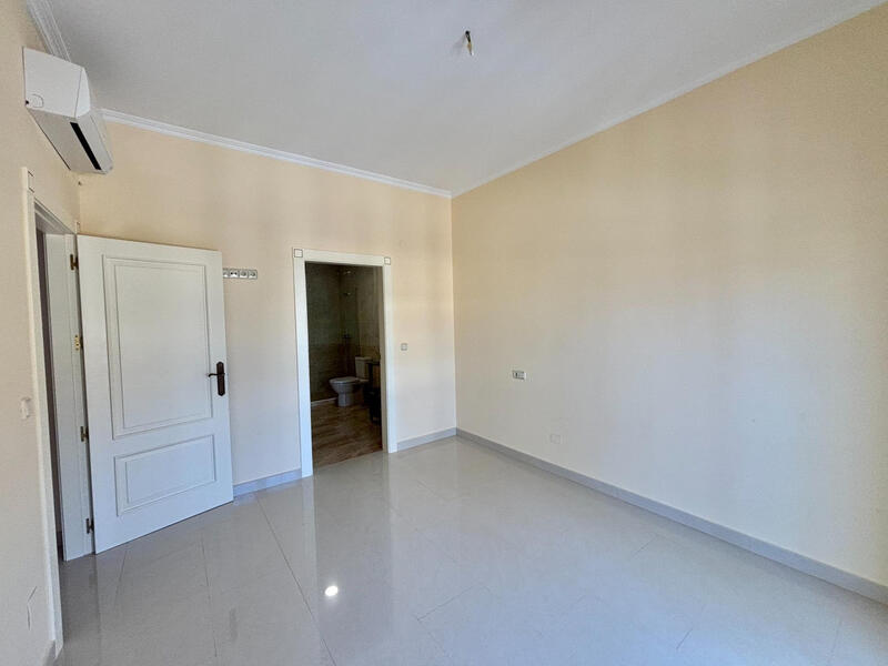 4 Cuarto Villa en venta