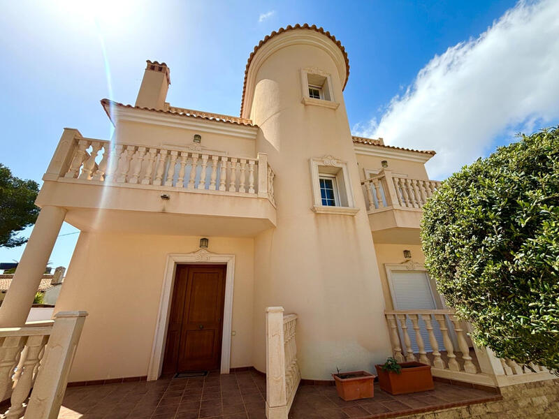 4 Cuarto Villa en venta