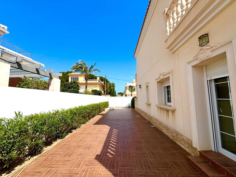 4 Cuarto Villa en venta