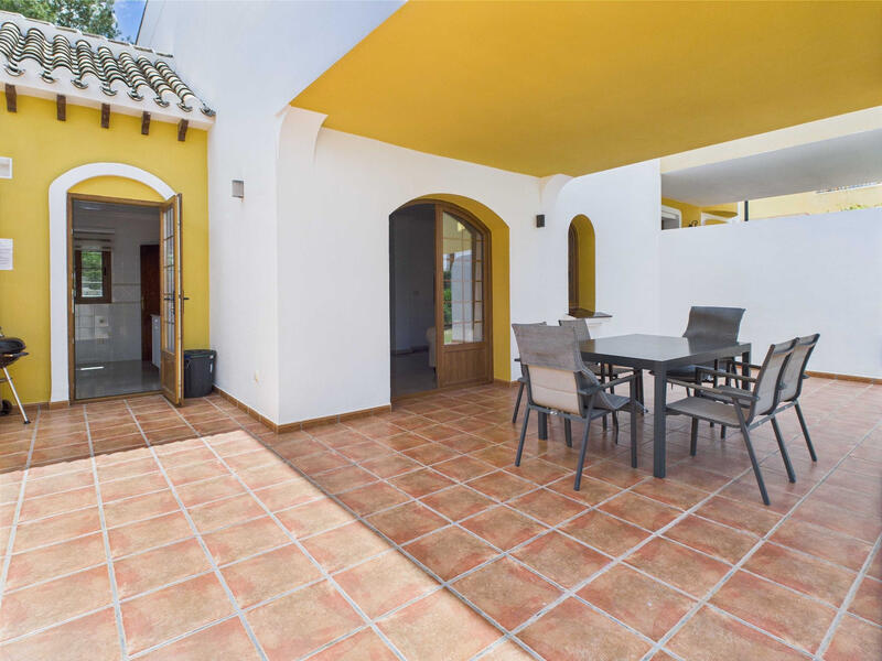 2 bedroom Townhouse for sale