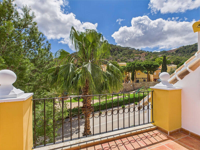 2 bedroom Townhouse for sale